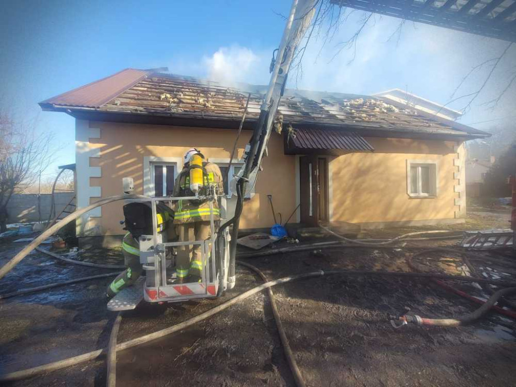 Hrubieszów: Pożar budynku mieszkalnego przy ulicy Partyzantów [ZDJĘCIA]