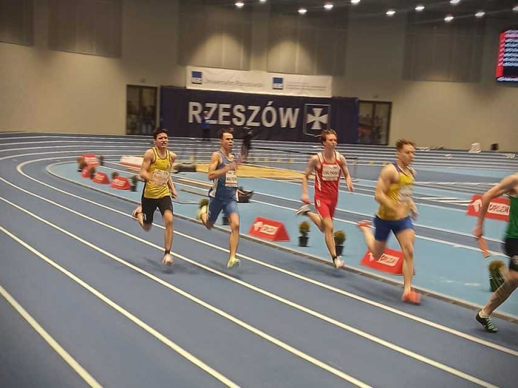 Wysokie miejsca lekkoatletów Unii Hrubieszów na Halowych Mistrzostwach Polski. Złoty medal Bartka Kitlińskiego [ZDJĘCIA]