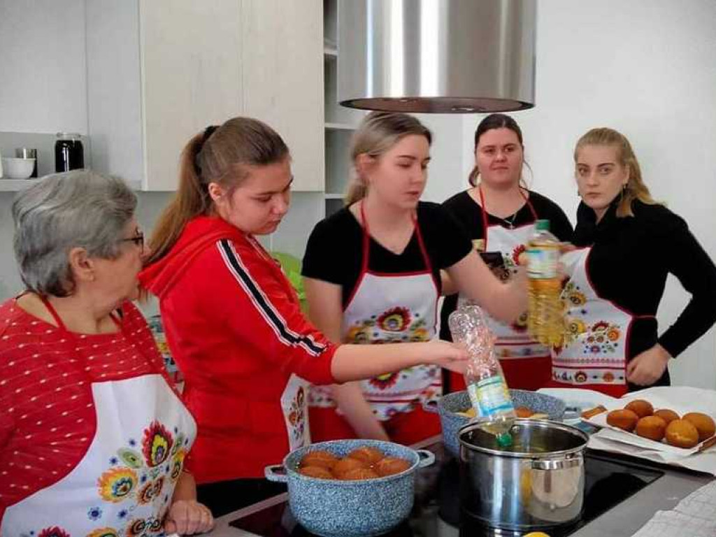 Hrubieszów: Międzypokoleniowy Tłusty Czwartek [ZDJĘCIA]