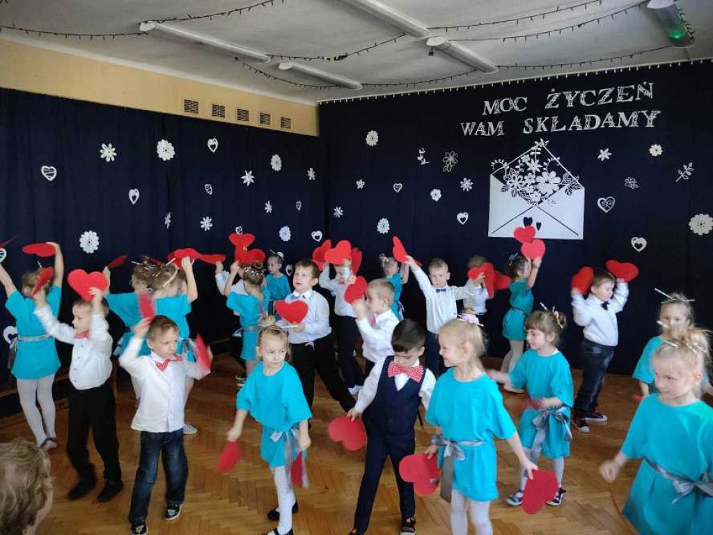Hrubieszów: Przedszkolaki dla babci i dziadków [ZDJĘCIA]