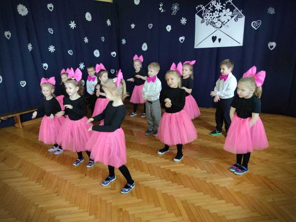 Hrubieszów: Przedszkolaki dla babci i dziadków [ZDJĘCIA]