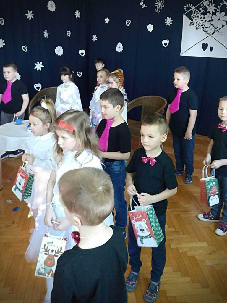 Hrubieszów: Przedszkolaki dla babci i dziadków [ZDJĘCIA]