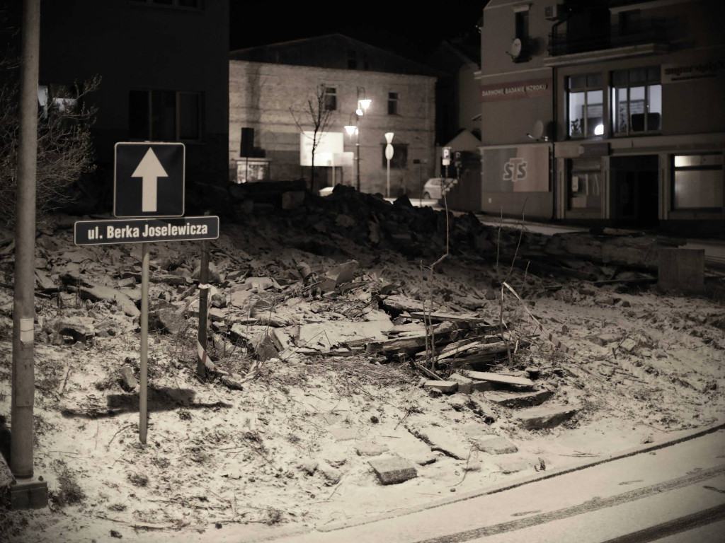 Hrubieszów: Rozbiórka starego domu [ZDJĘCIA]