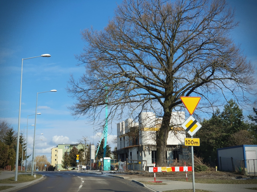Hrubieszów: Trwa budowa bloku przy ul. Różanej [ZDJĘCIA]