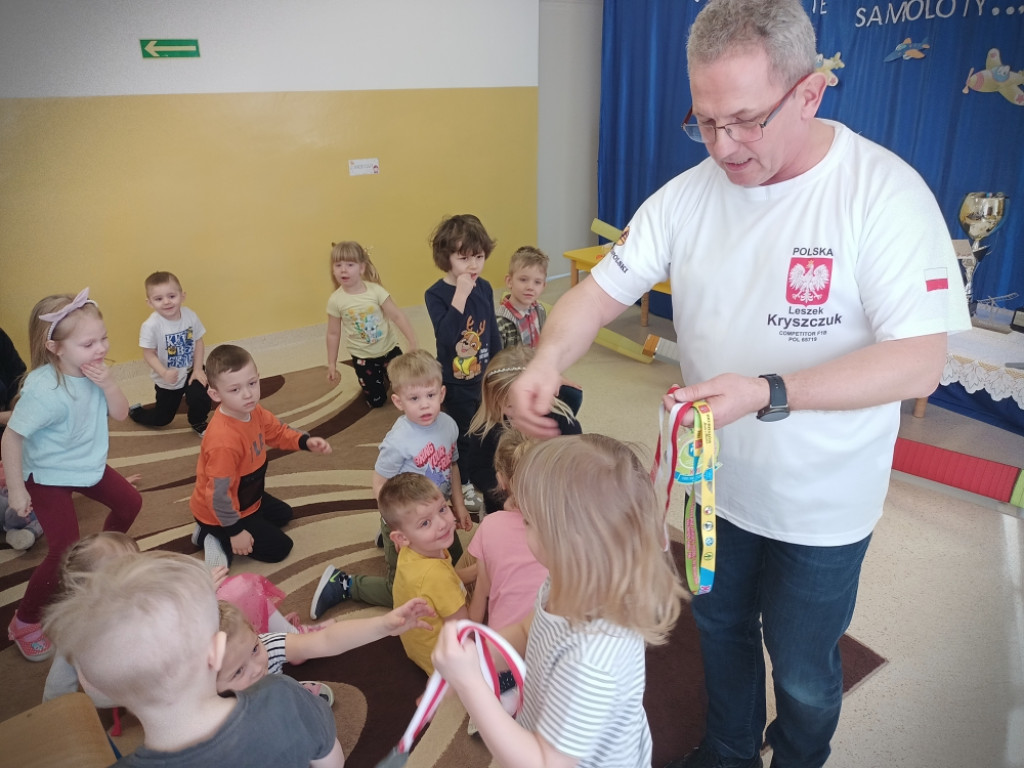 Hrubieszów: Spotkanie przedszkolaków z Leszkiem Kryszczukiem [ZDJĘCIA]