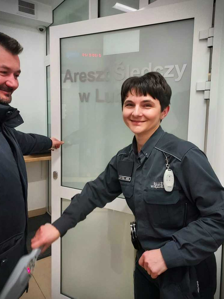 Kobiety w mundurach za więziennym murem [ZDJĘCIA]
