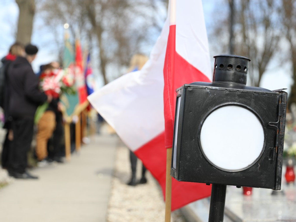 Hrubieszów: Oddano hołd zamordowanym kolejarzom [ZDJĘCIA]