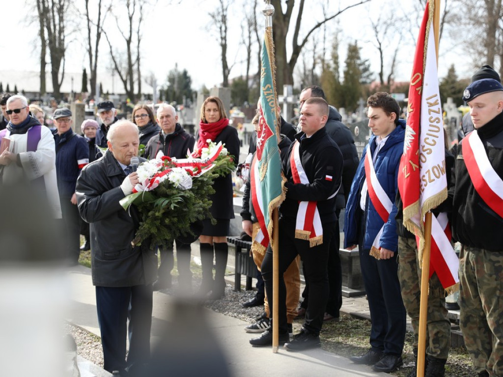 Hrubieszów: Oddano hołd zamordowanym kolejarzom [ZDJĘCIA]