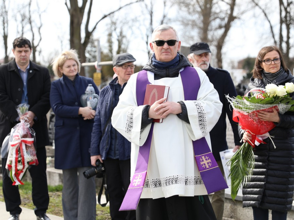 Hrubieszów: Oddano hołd zamordowanym kolejarzom [ZDJĘCIA]