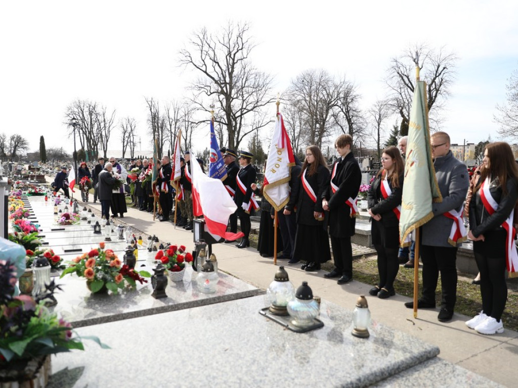 Hrubieszów: Oddano hołd zamordowanym kolejarzom [ZDJĘCIA]