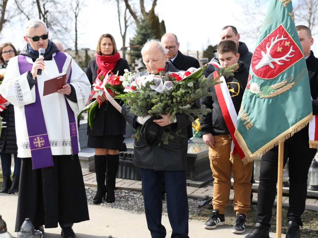 Hrubieszów: Oddano hołd zamordowanym kolejarzom [ZDJĘCIA]