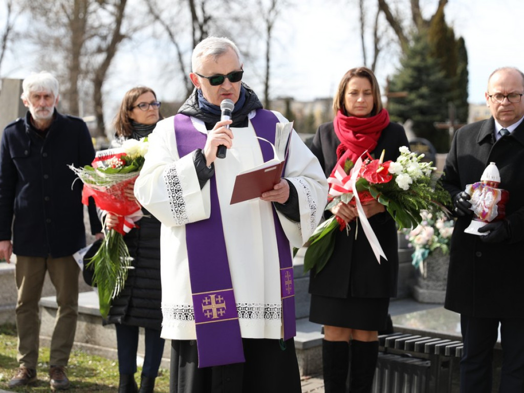 Hrubieszów: Oddano hołd zamordowanym kolejarzom [ZDJĘCIA]