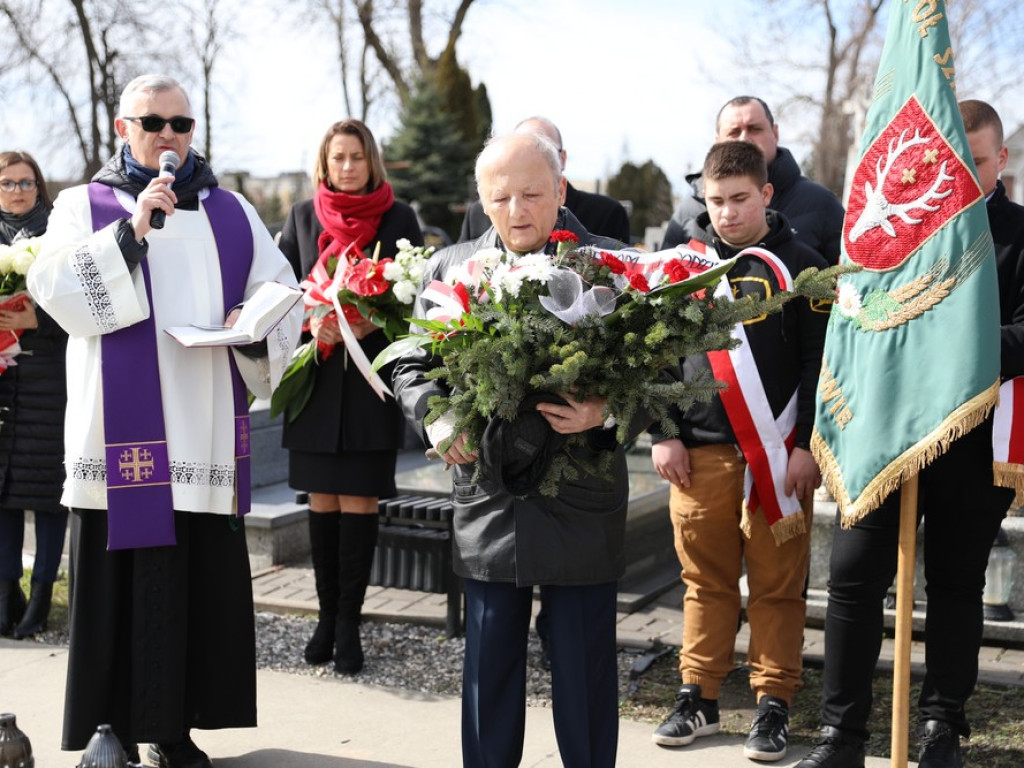 Hrubieszów: Oddano hołd zamordowanym kolejarzom [ZDJĘCIA]