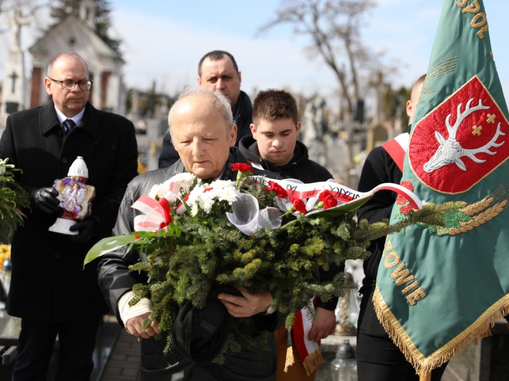 Hrubieszów: Oddano hołd zamordowanym kolejarzom [ZDJĘCIA]