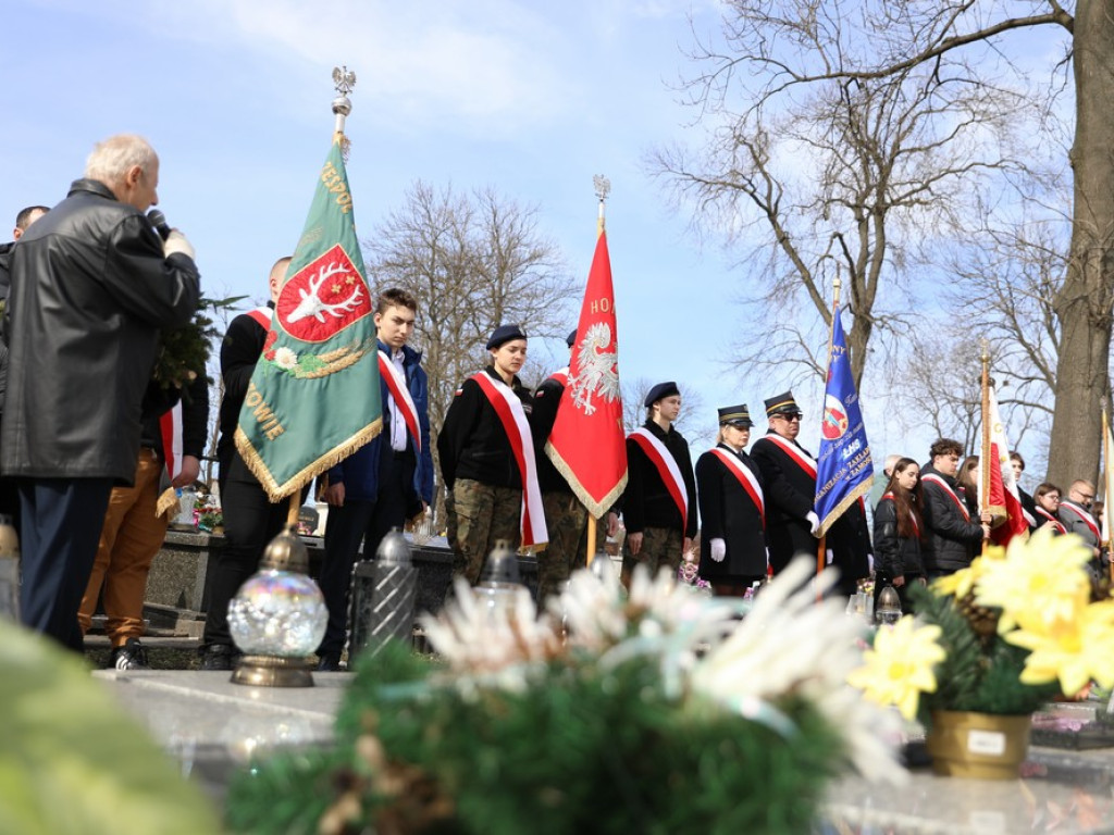 Hrubieszów: Oddano hołd zamordowanym kolejarzom [ZDJĘCIA]
