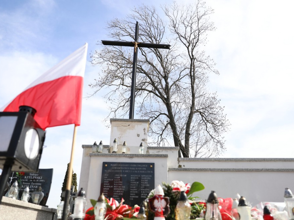 Hrubieszów: Oddano hołd zamordowanym kolejarzom [ZDJĘCIA]