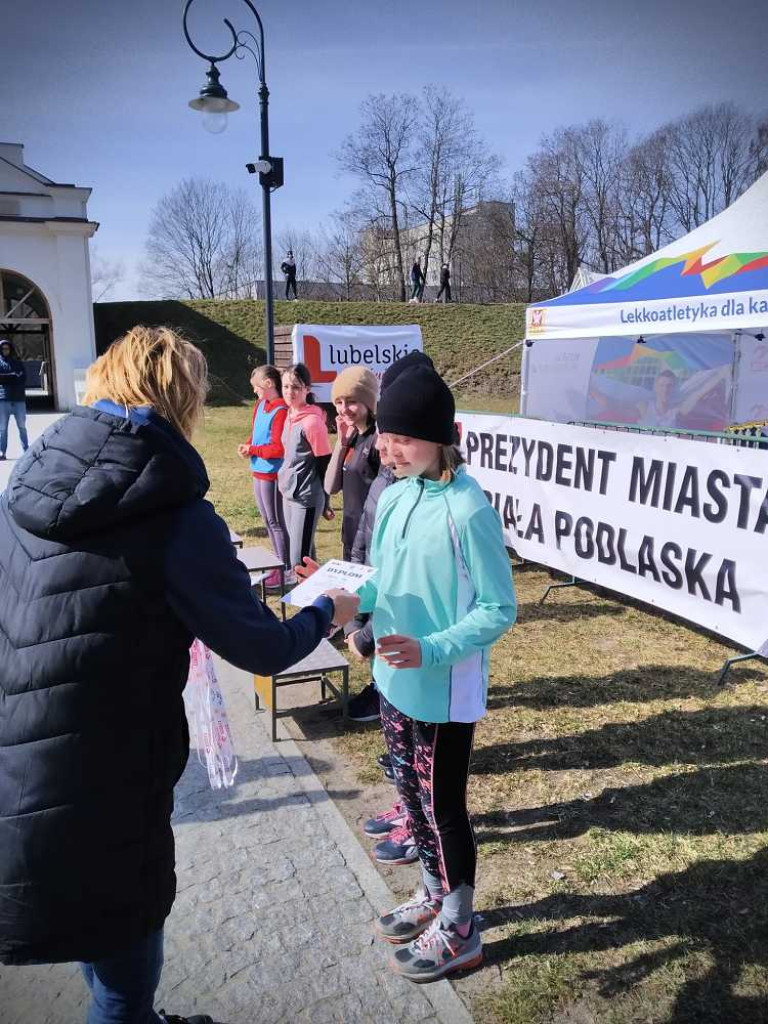 Sześć medali i III miejsce drużynowo Unii Hrubieszów w Mistrzostwach Województwa w Biegach Przełajowych [ZDJĘCIA]