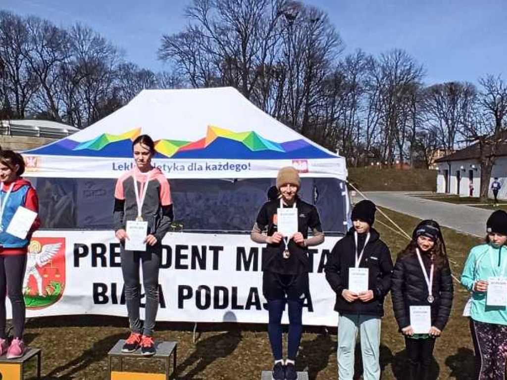 Sześć medali i III miejsce drużynowo Unii Hrubieszów w Mistrzostwach Województwa w Biegach Przełajowych [ZDJĘCIA]