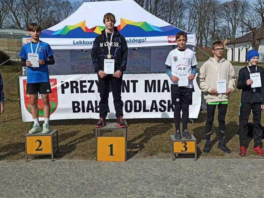 Sześć medali i III miejsce drużynowo Unii Hrubieszów w Mistrzostwach Województwa w Biegach Przełajowych [ZDJĘCIA]