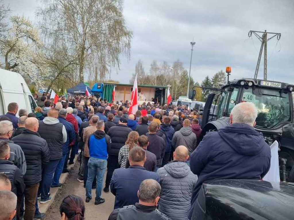 Hrubieszów: Rolnicy wciąż protestują [ZDJĘCIA, WIDEO]