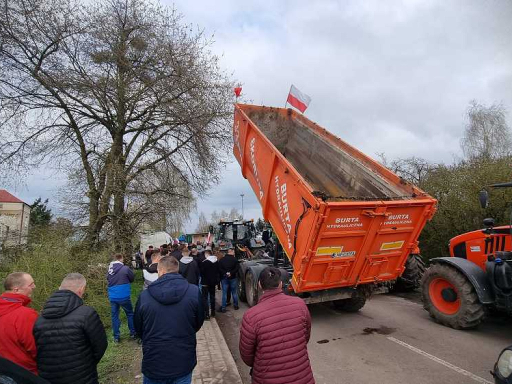 Hrubieszów: Rolnicy wciąż protestują [ZDJĘCIA, WIDEO]