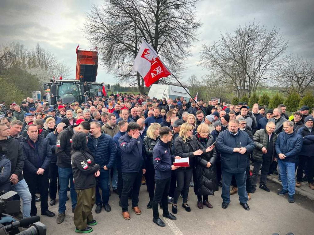 Hrubieszów: Rolnicy wciąż protestują [ZDJĘCIA, WIDEO]