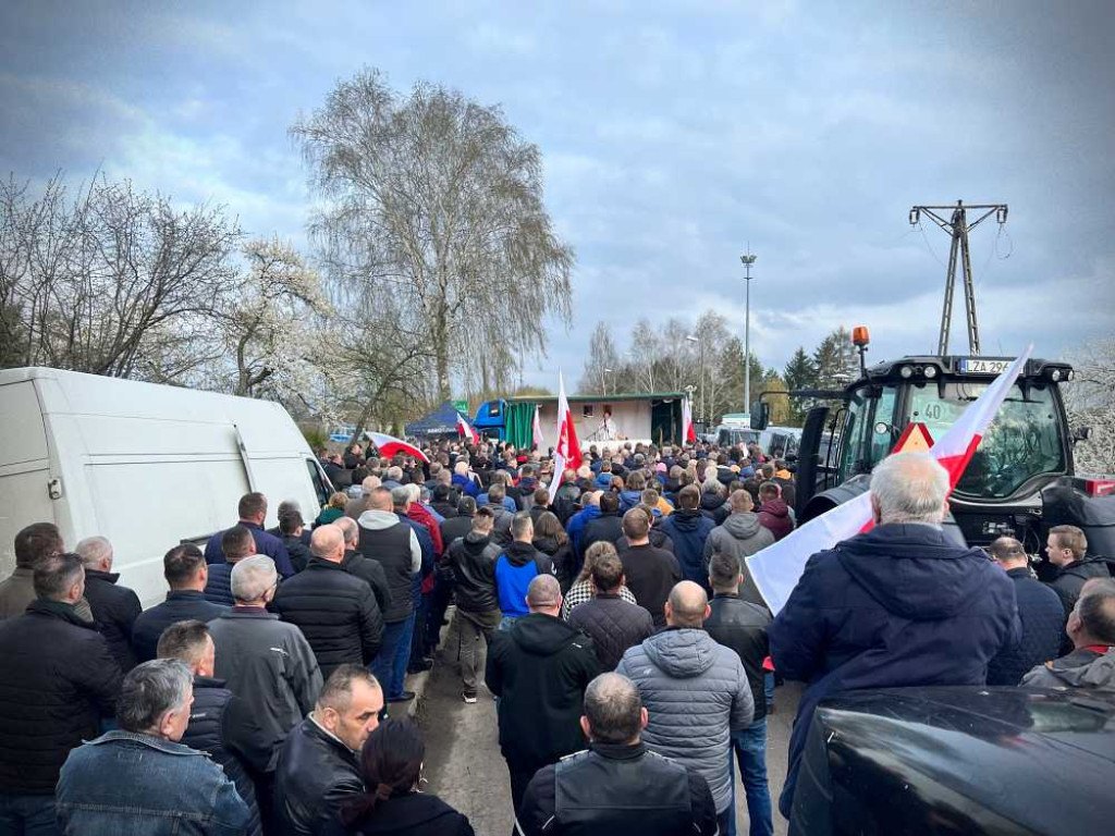 Hrubieszów: Rolnicy wciąż protestują [ZDJĘCIA, WIDEO]