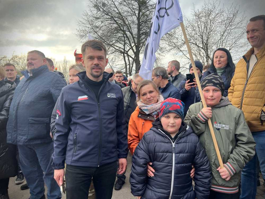Hrubieszów: Rolnicy wciąż protestują [ZDJĘCIA, WIDEO]