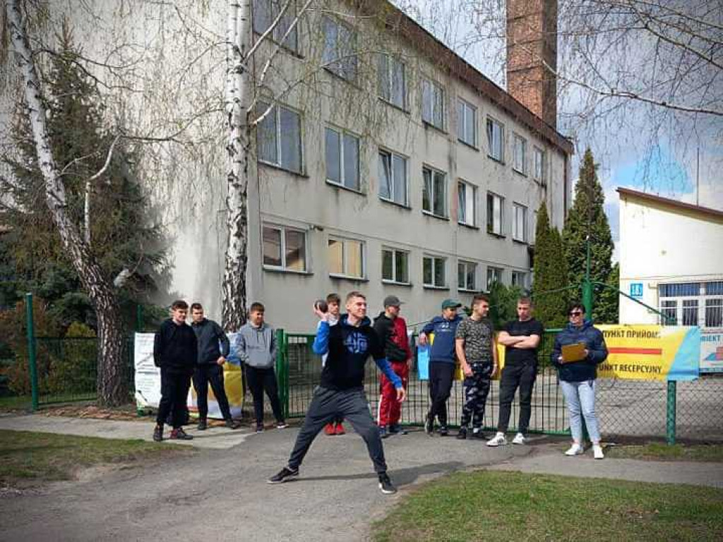 Hrubieszów: Sportowe pożegnanie maturzystów w ZS nr 4 [ZDJĘCIA]