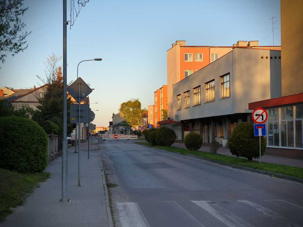 Hrubieszów: Wielka dziura na Narutowicza. Podziemia znów przypominają o sobie! [ZDJĘCIA]