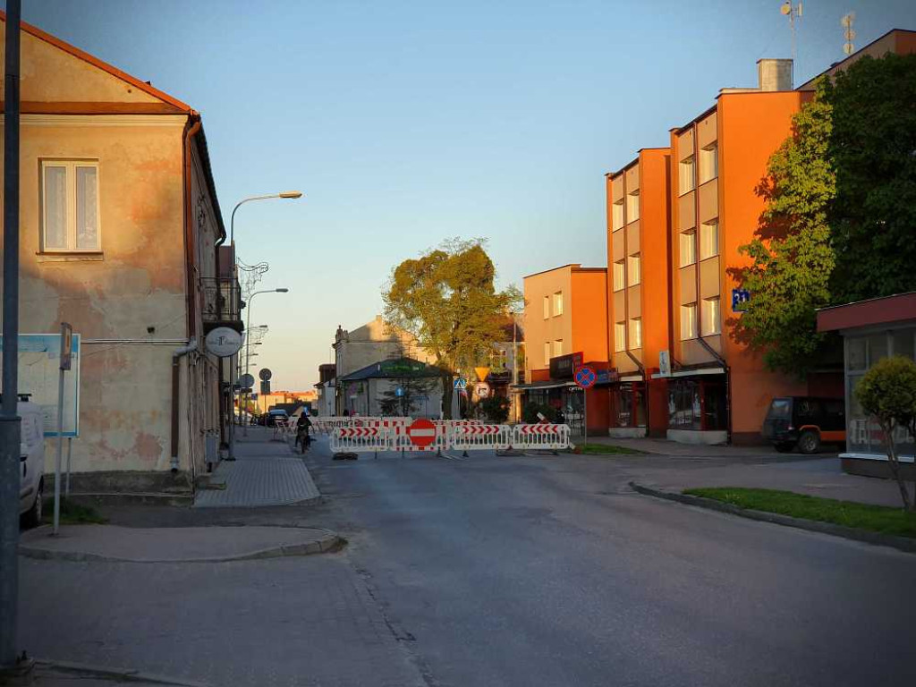 Hrubieszów: Wielka dziura na Narutowicza. Podziemia znów przypominają o sobie! [ZDJĘCIA]