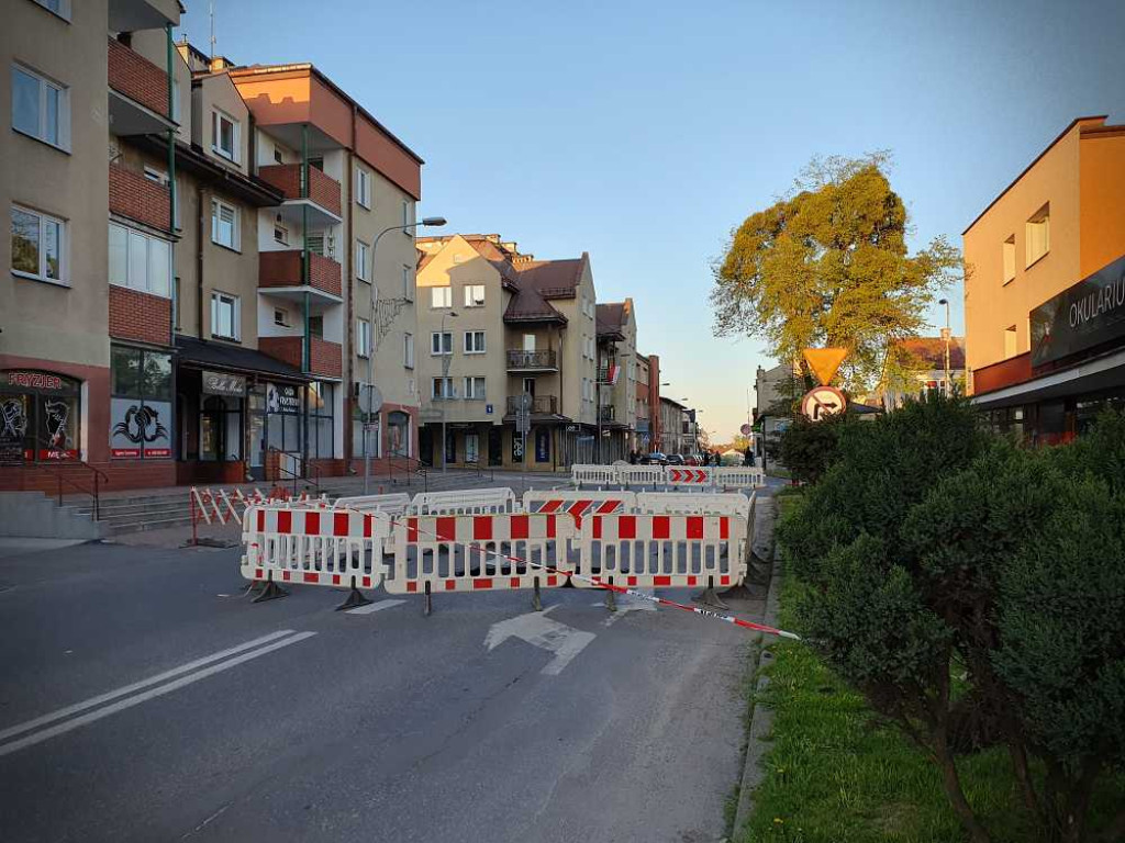 Hrubieszów: Wielka dziura na Narutowicza. Podziemia znów przypominają o sobie! [ZDJĘCIA]