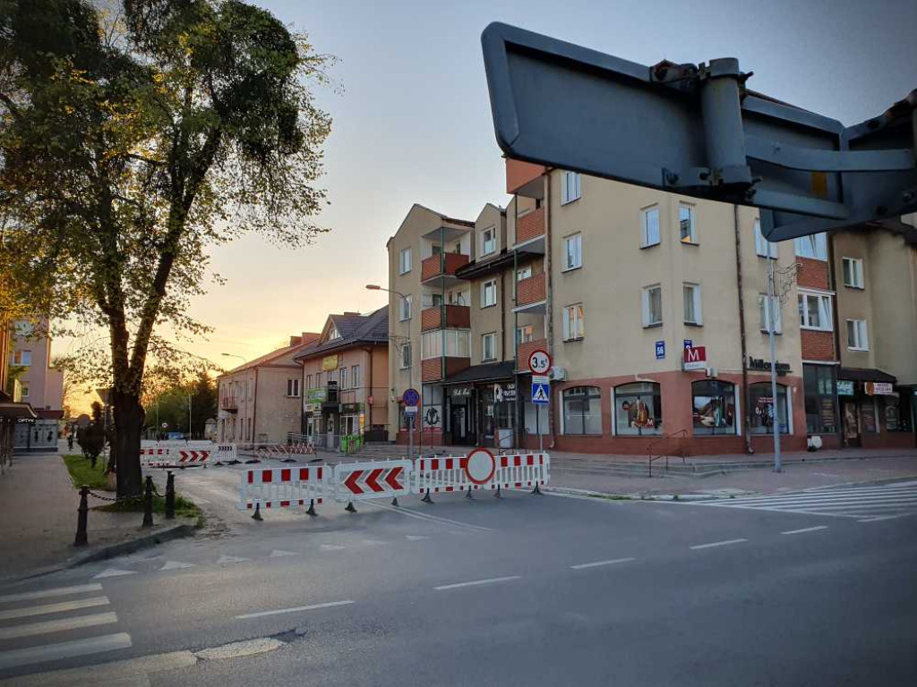 Hrubieszów: Wielka dziura na Narutowicza. Podziemia znów przypominają o sobie! [ZDJĘCIA]
