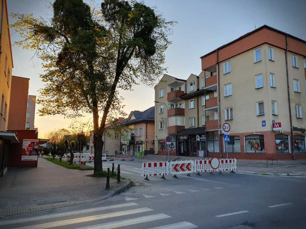 Hrubieszów: Wielka dziura na Narutowicza. Podziemia znów przypominają o sobie! [ZDJĘCIA]