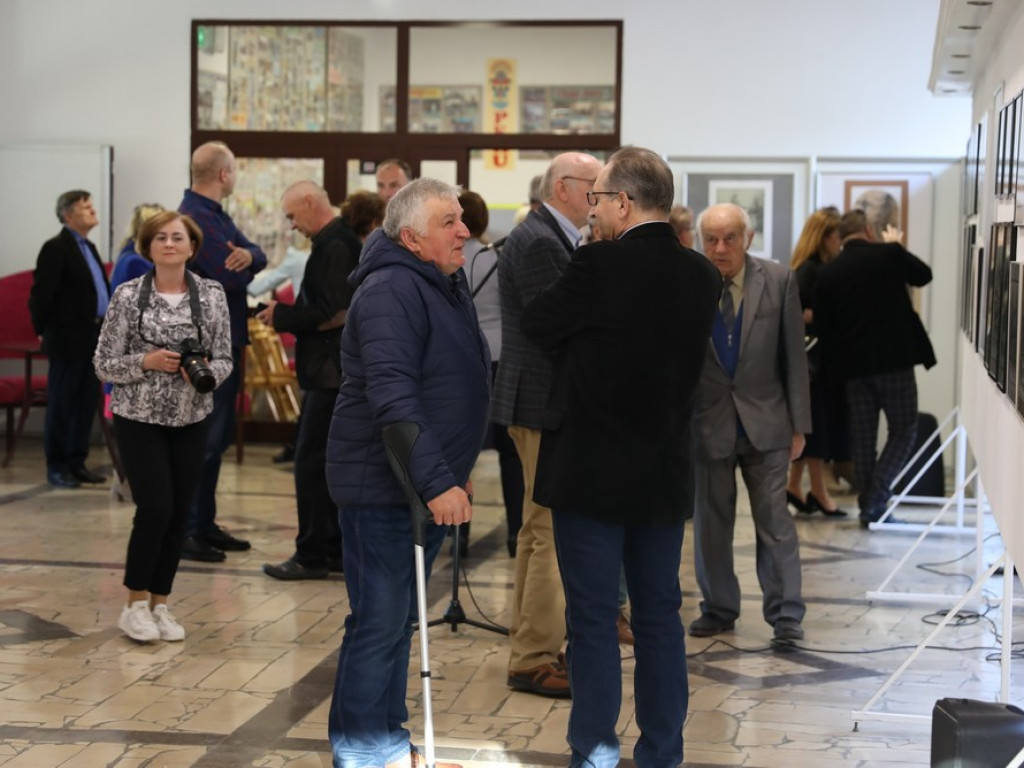 Hrubieszów: Dyskretny urok przemijania... Wernisaż wystawy Alfreda Przybysza [ZDJĘCIA]