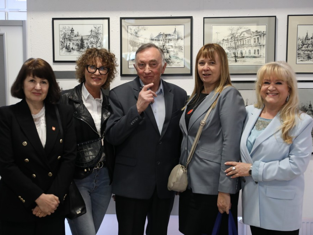 Hrubieszów: Dyskretny urok przemijania... Wernisaż wystawy Alfreda Przybysza [ZDJĘCIA]
