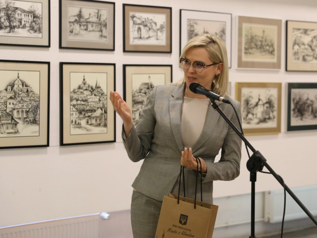 Hrubieszów: Dyskretny urok przemijania... Wernisaż wystawy Alfreda Przybysza [ZDJĘCIA]