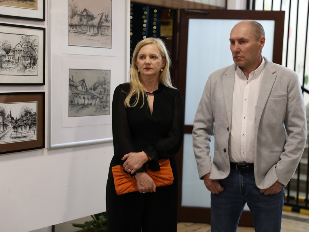 Hrubieszów: Dyskretny urok przemijania... Wernisaż wystawy Alfreda Przybysza [ZDJĘCIA]