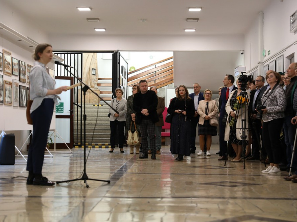 Hrubieszów: Dyskretny urok przemijania... Wernisaż wystawy Alfreda Przybysza [ZDJĘCIA]