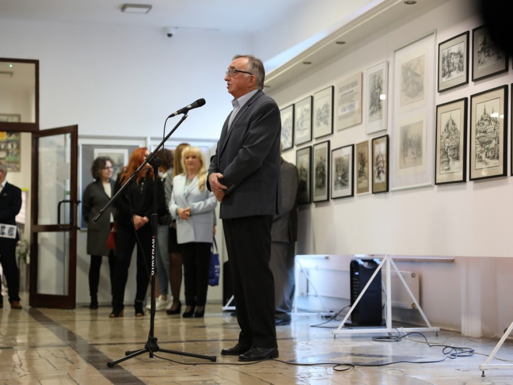 Hrubieszów: Dyskretny urok przemijania... Wernisaż wystawy Alfreda Przybysza [ZDJĘCIA]