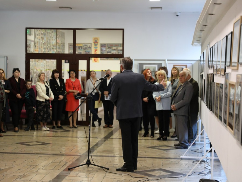 Hrubieszów: Dyskretny urok przemijania... Wernisaż wystawy Alfreda Przybysza [ZDJĘCIA]