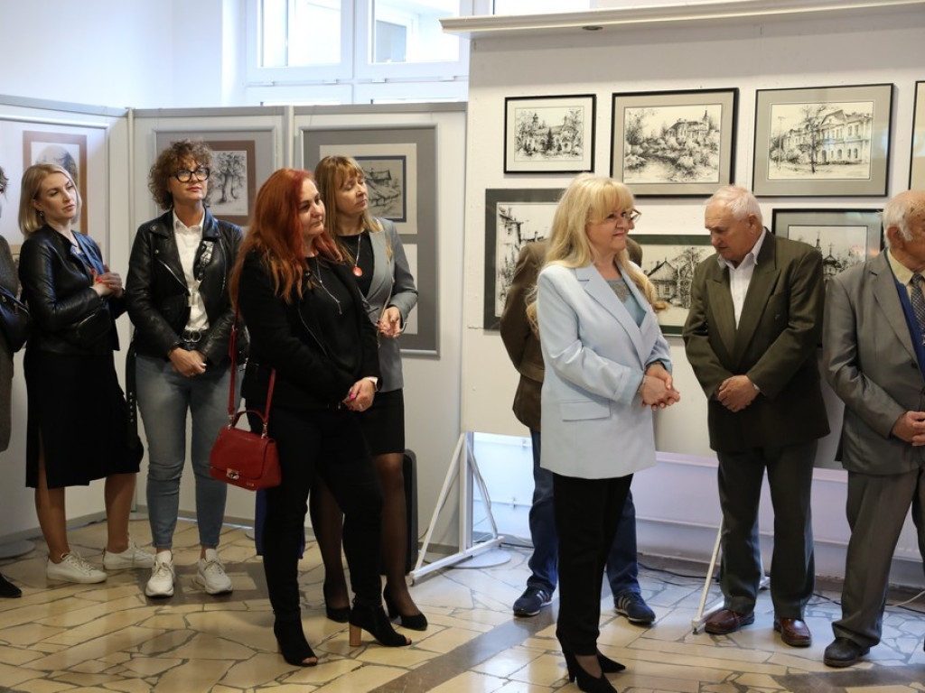 Hrubieszów: Dyskretny urok przemijania... Wernisaż wystawy Alfreda Przybysza [ZDJĘCIA]
