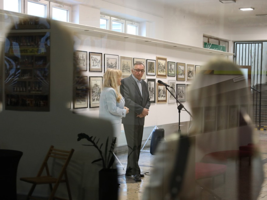 Hrubieszów: Dyskretny urok przemijania... Wernisaż wystawy Alfreda Przybysza [ZDJĘCIA]