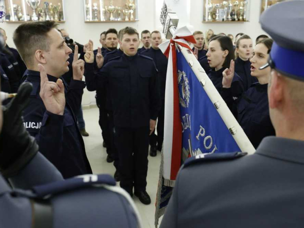 Nowi policjanci. Zasilą również szeregi hrubieszowskiej komendy [ZDJĘCIA]
