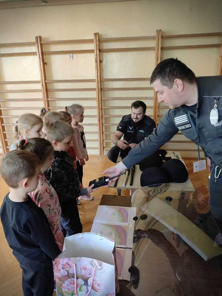 Hrubieszów: Strażnicy u przedszkolaków [ZDJĘCIA]