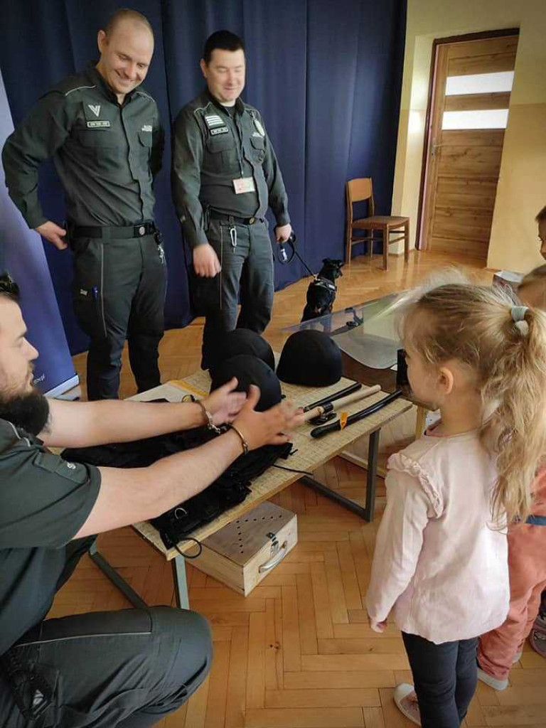 Hrubieszów: Strażnicy u przedszkolaków [ZDJĘCIA]