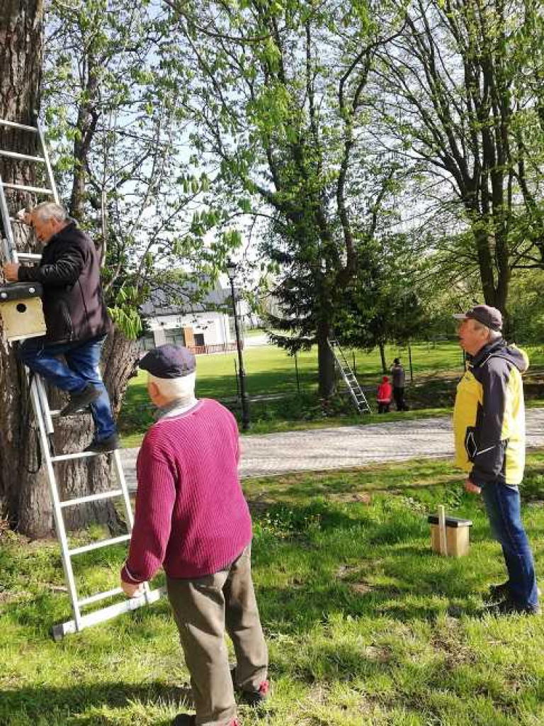 Panowie w czasie wolnym... wykonali budki dla ptaków [ZDJĘCIA]