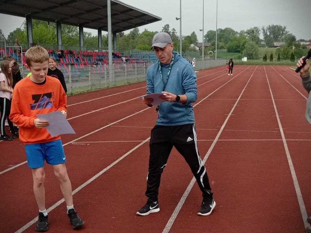Awans chłopców z SP 1 i SP 2 do finału wojewódzkiego w czwórboju i trójboju la