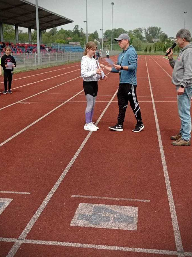 Awans chłopców z SP 1 i SP 2 do finału wojewódzkiego w czwórboju i trójboju la