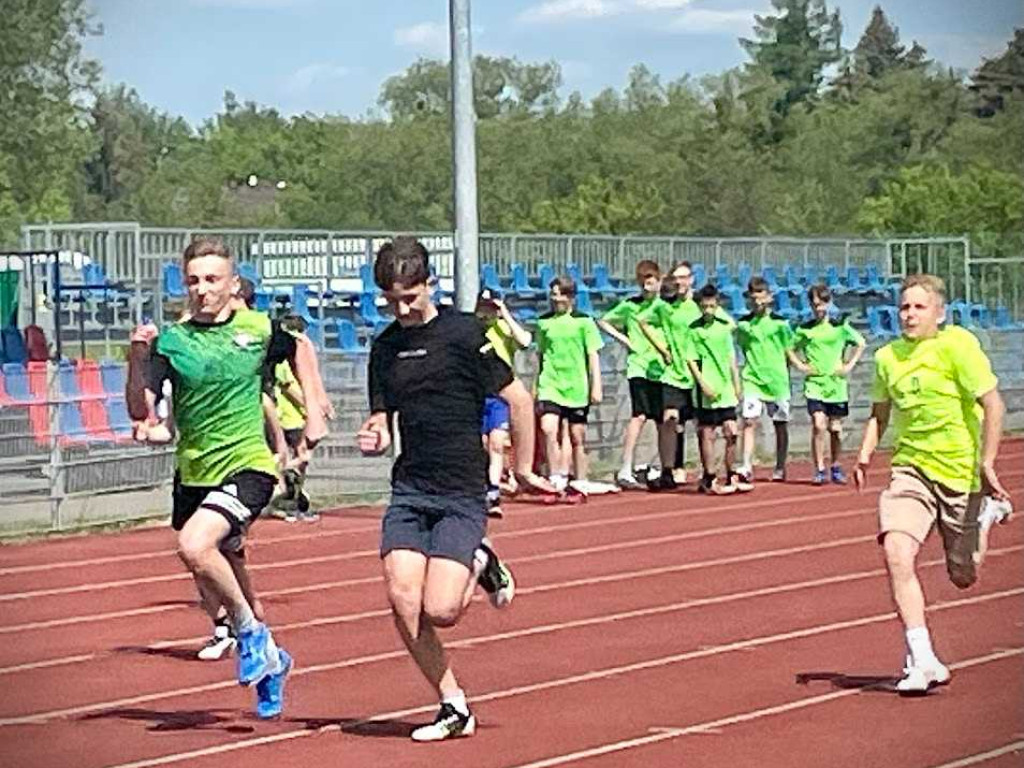 Awans chłopców z SP 1 i SP 2 do finału wojewódzkiego w czwórboju i trójboju la